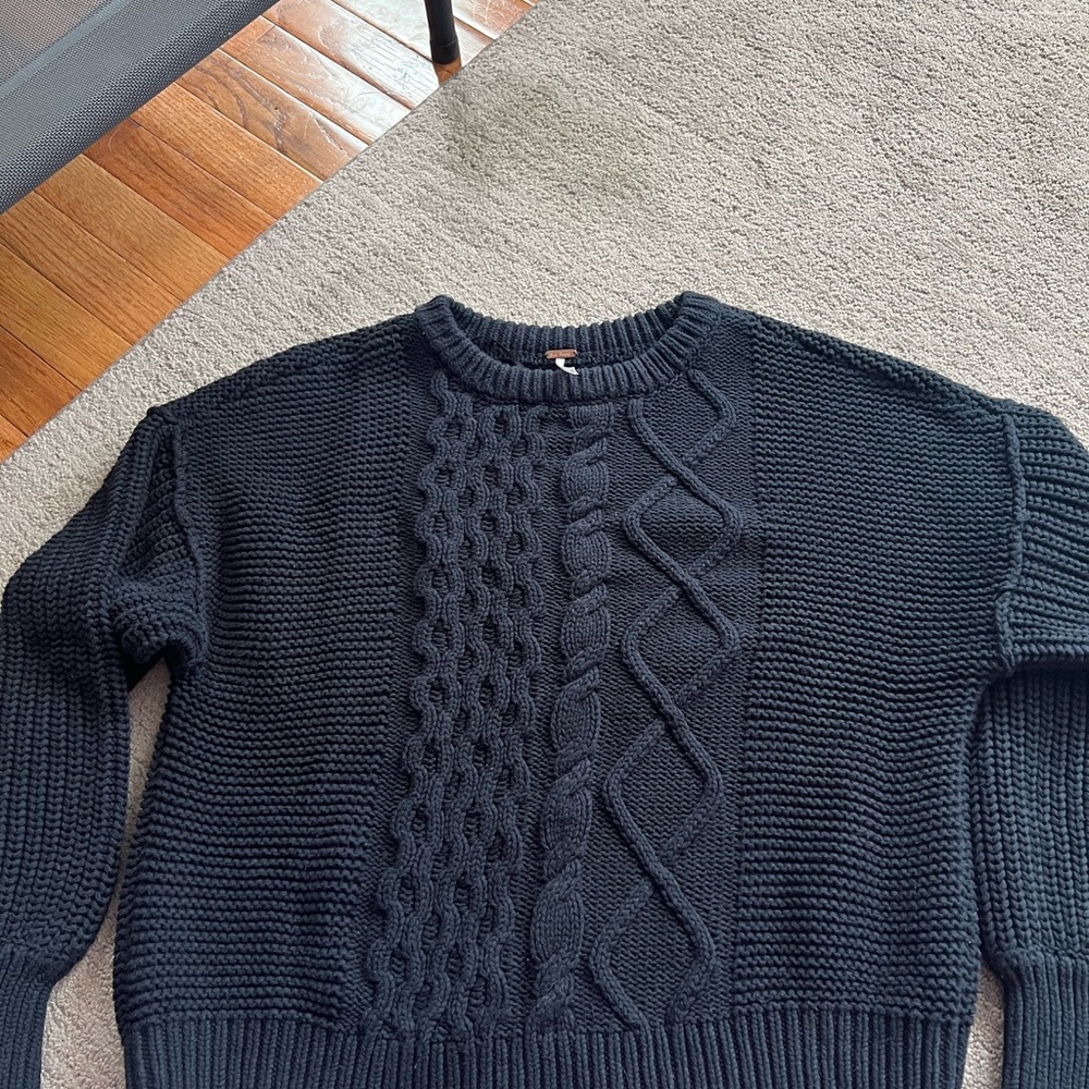 Free people sweater worn 2x BLACK size Xl